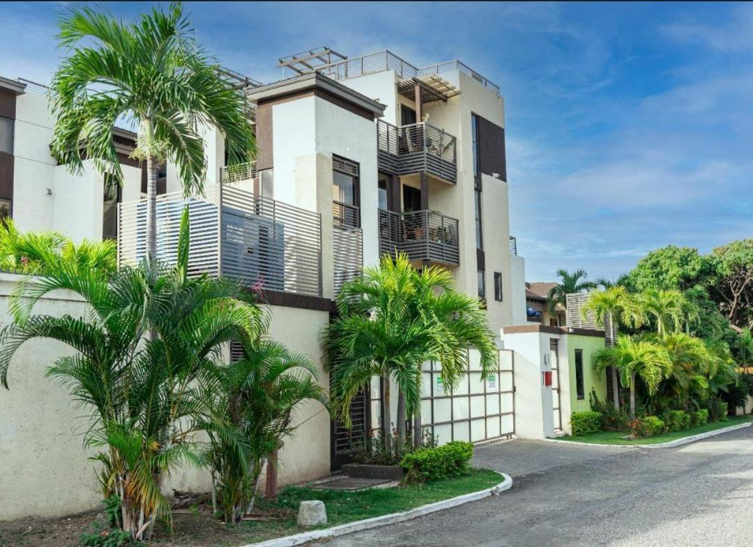 Finest Accommodation Riches Manor 1 Gladstone Drive Apt A2 Kgn 6 New Kgn Kingston Exterior photo